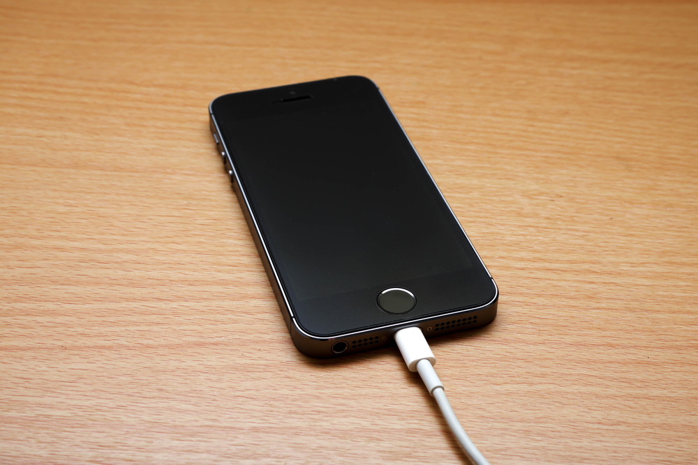 Changing,Iphone5,On,Wooden,Table